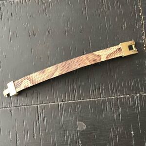 leighelena Single Jigsaw Bracelet Beige Marked Genuine Lizard USA Bracelet​​